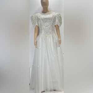 ORNATE LADIES WEDDING DRESS IN WONDERFUL CONDITIONS SIZE 14